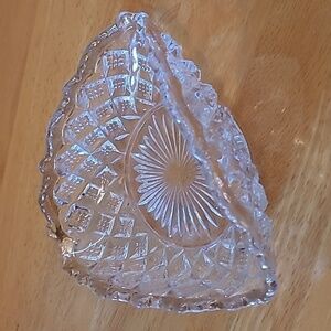 VINTAGE Early American Glass Triangular Diamond and Starburst Pattern